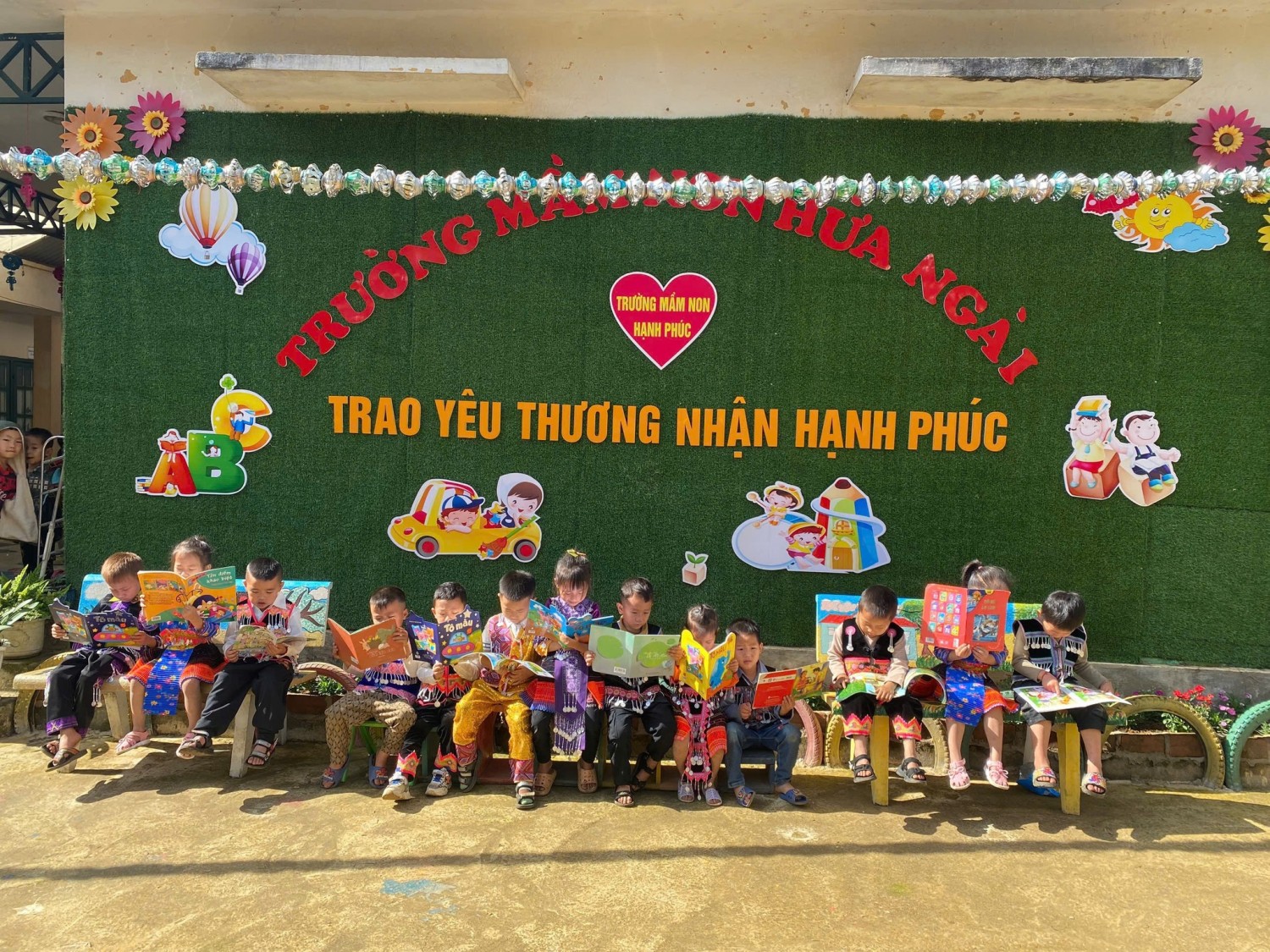 Ngày sách và văn hóa đọc sách năm 2025 trường mầm non Hừa Ngài